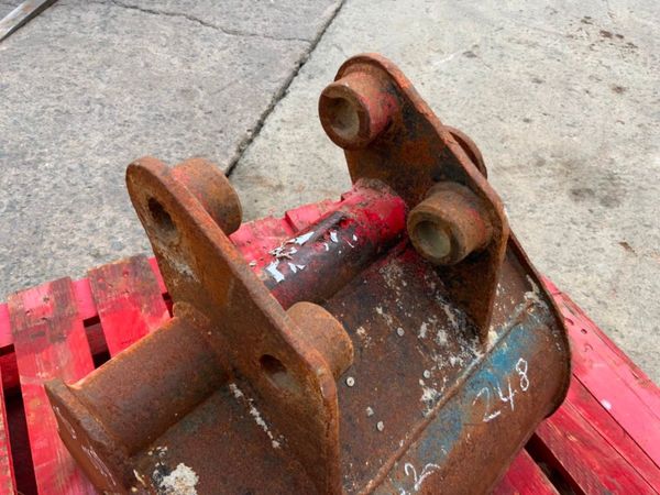 18" STRICKLAND BUCKET......35mm PINS......1385. 310083769