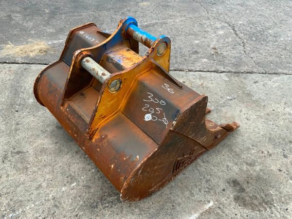 36" RHINOX BUCKET......60mm PINS........1407. 310092137