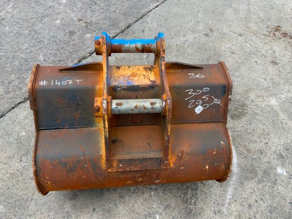 36" RHINOX BUCKET......60mm PINS........1407. 310092138
