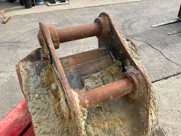 24" STRICKLAND BUCKET.....60mm PINS.......1412T 310169038