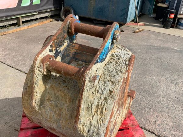 24" STRICKLAND BUCKET.....60mm PINS.......1412T 310169040