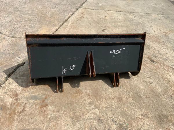 900mm COMPACT LOADER FRONT BUCKET.......601. 310830793