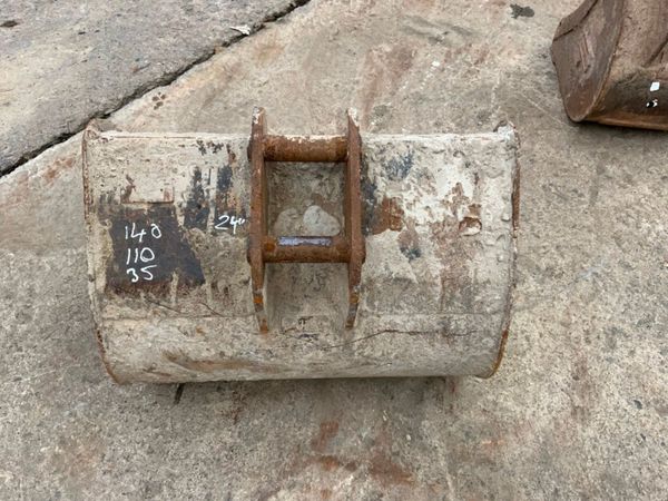 24" MINI DIGGER BUCKET...35mm PINS......1354. 310849754