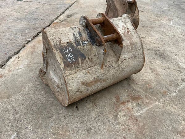 24" MINI DIGGER BUCKET...35mm PINS......1354. 310849755