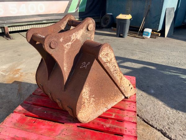 24" DIGGING BUCKET...50mm PINS.......170. 310970358