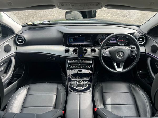 181 Mercedes-Benz E-Class 313785567