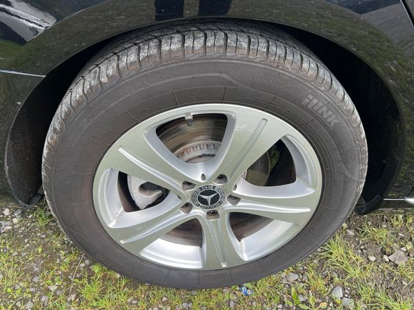 181 Mercedes-Benz E-Class 313785617