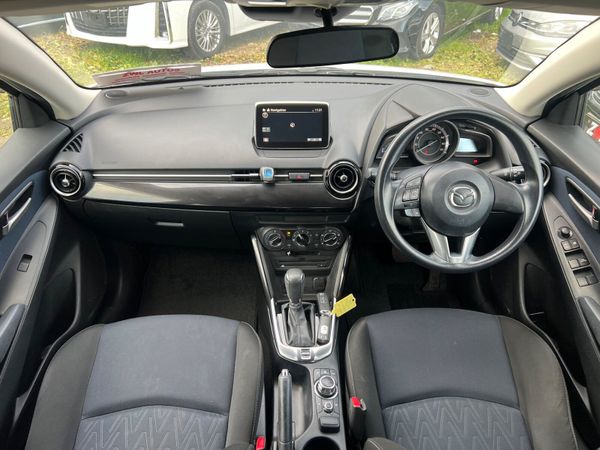 16 Mazda Demio Autos 1.3 324170596