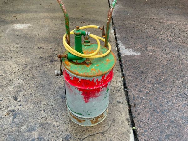 OIL DELIVERY PUMPS / TROLLEY.......CHOICE....34v. 324759710