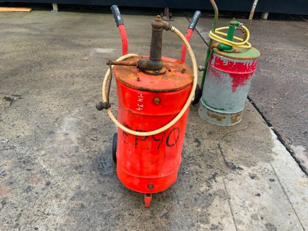 OIL DELIVERY PUMPS / TROLLEY.......CHOICE....34v. 324759711