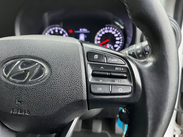 Hyundai i10 Deluxe 324763849
