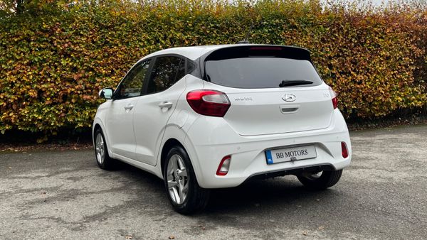 Hyundai i10 Deluxe 324763858