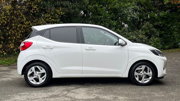 Hyundai i10 Deluxe 324763850