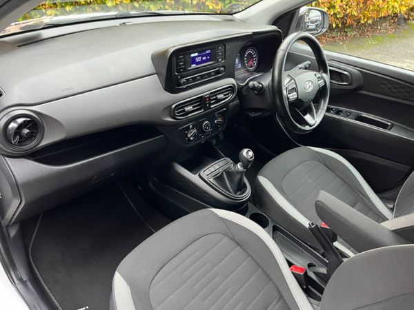 Hyundai i10 Deluxe 324763864