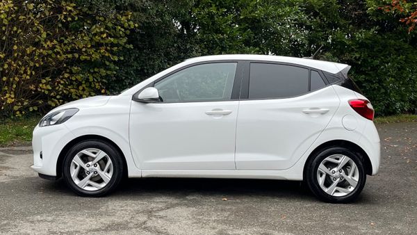 Hyundai i10 Deluxe 324763866