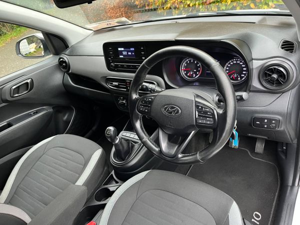 Hyundai i10 Deluxe 324763869