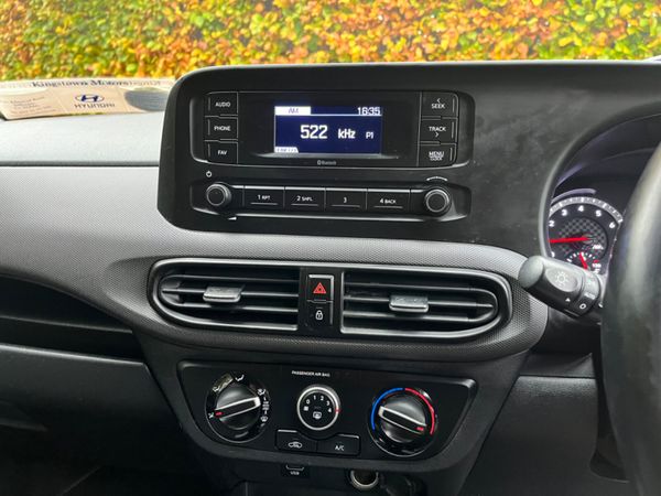 Hyundai i10 Deluxe 324763874