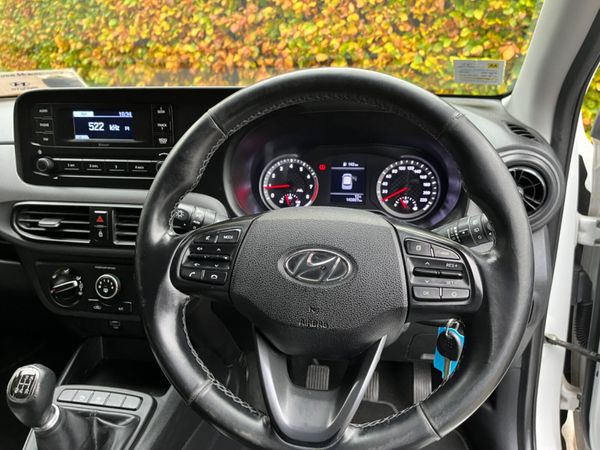 Hyundai i10 Deluxe 324763870