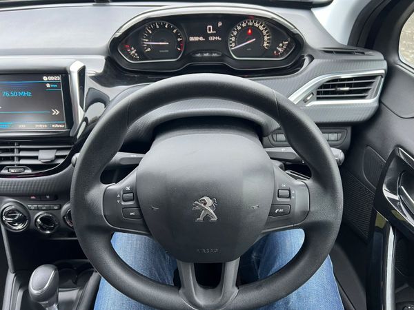 18 Peugeot 208 1.2 Auto 324882171