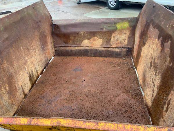 4yd3 BUILDERS REFUSE / CHAINLIFT SKIPS......2831. 325485294