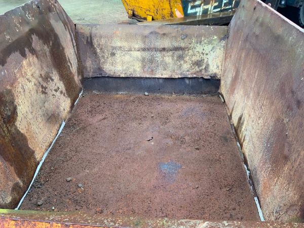 4yd3 BUILDERS REFUSE / CHAINLIFT SKIPS......2831. 325485296