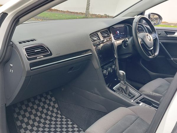 Volkswagen Golf Estate Highline Automatic 2018 326168376