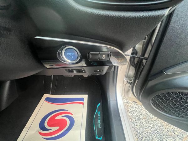 Toyota Prius ** new Arrival **2016 326375567