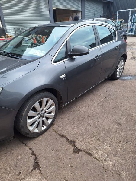 Opel Astra 2011 326555378