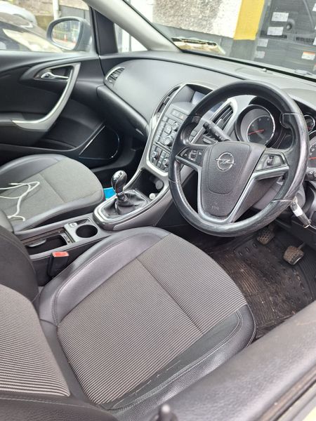 Opel Astra 2011 326555386