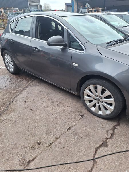 Opel Astra 2011 326555380