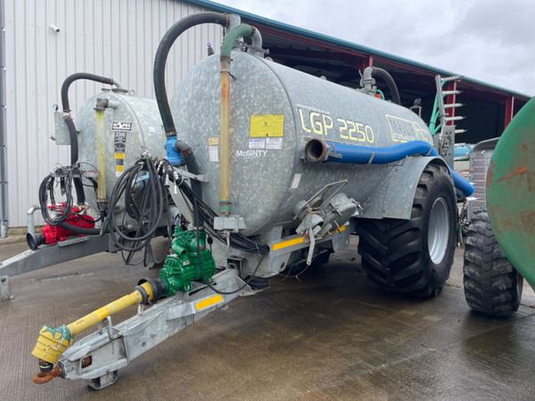 Major 2250 Tanker with Trailing Shoe 327594684