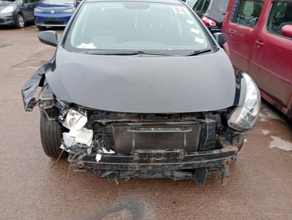 Hyundai i30 327611582