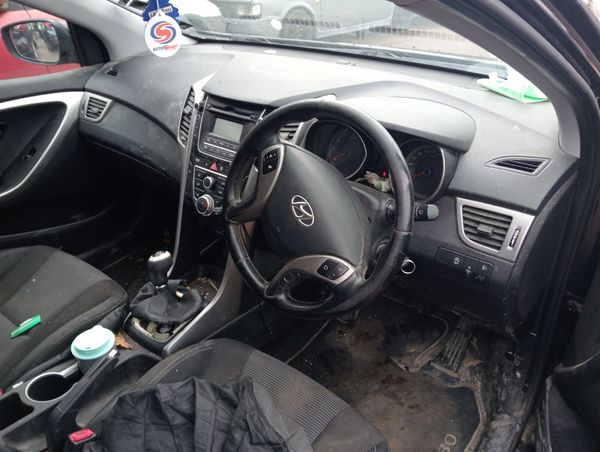 Hyundai i30 327611601