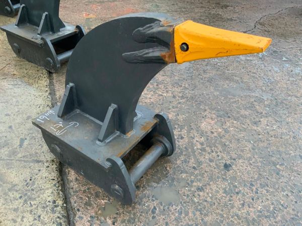 UNUSED 13 TONNE RIPPER TOOTH.....65mm PINS....... 327986167