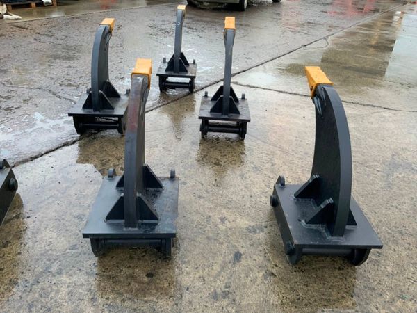 UNUSED 13 TONNE RIPPER TOOTH.....65mm PINS....... 327986161