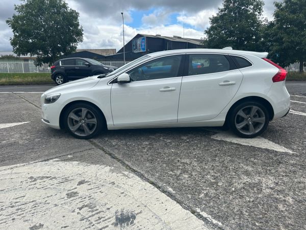 Volvo V40 2015 328297063