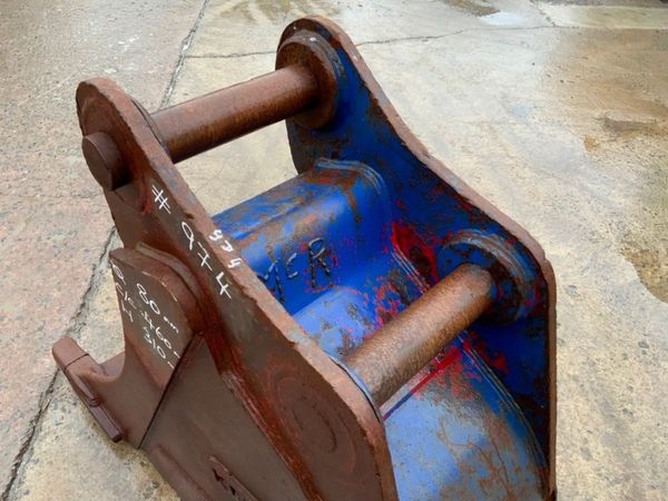 24" DIGGING BUCKET....80mm PINS........974. 328630589