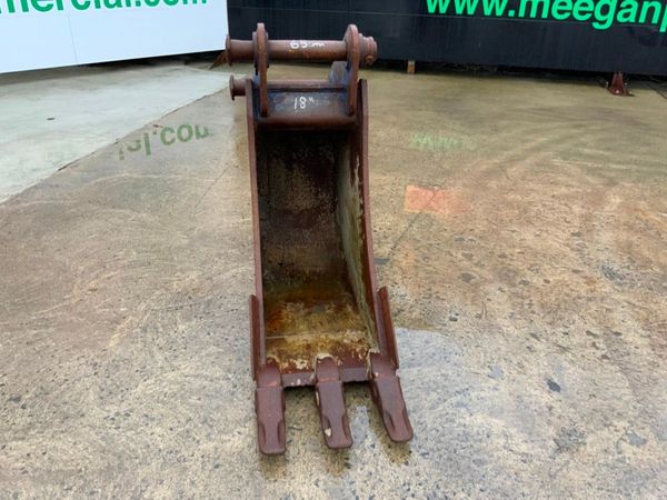 18" DIGGING BUCKET....65mm PINS....967. 328632218