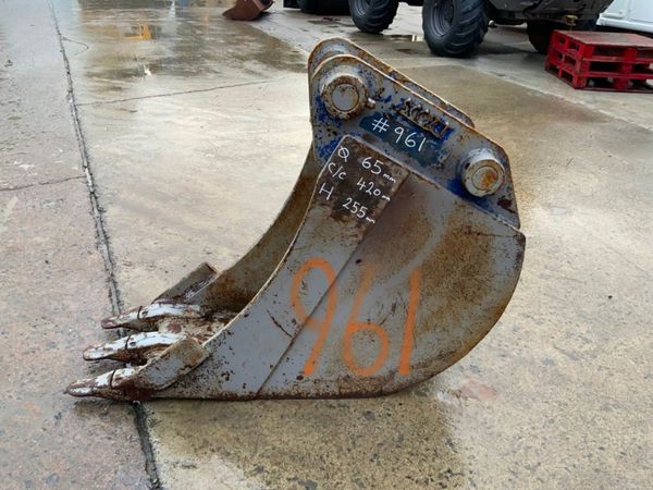 18" SCOTT DIGGING BUCKET...65mm PINS.....961. 328633181