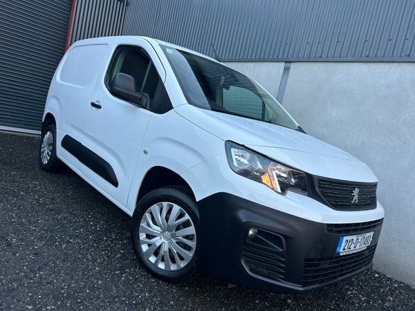2021 Peugeot Partner 'Professional model 329313678