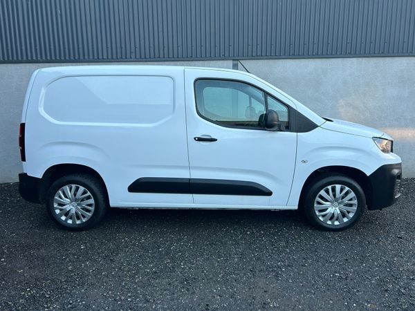 2021 Peugeot Partner 'Professional model 329313679