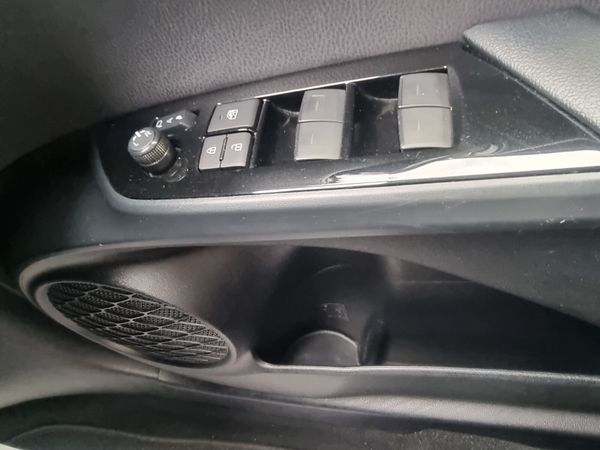 2020 Toyota Prius 1.8 Hybrid Automatic 329408682