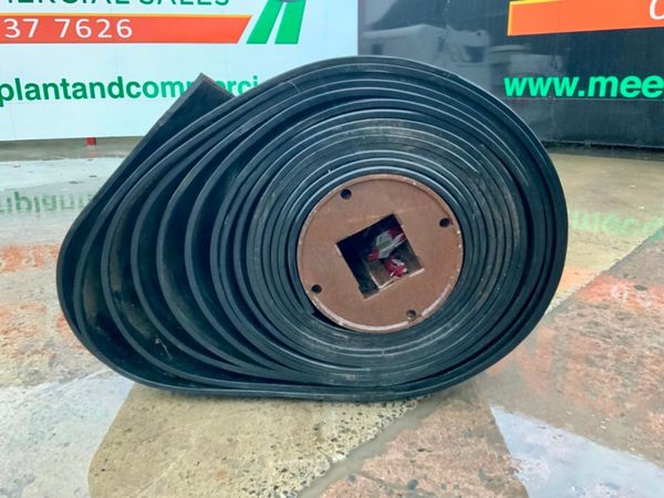 71" RUBBER CONVEYOR / LIVESTOCK MATTING. 329428543