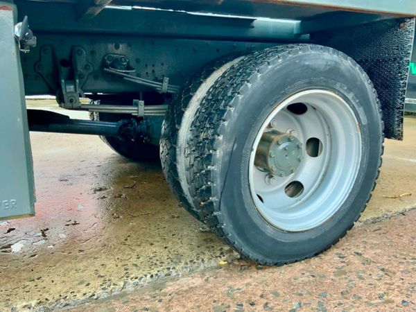 2010 MITSUBISHI CANTER CONCRETE PUMP.. 329910971