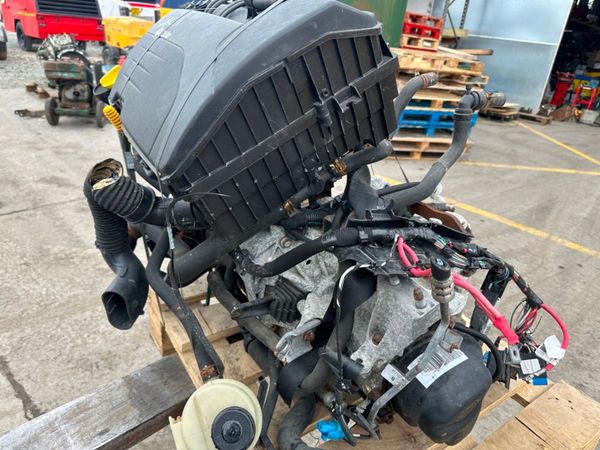 Dacia sandero engine and gearbox 320056347