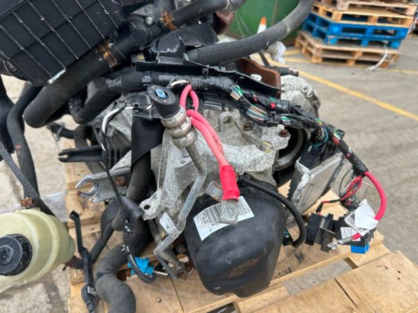 Dacia sandero engine and gearbox 320056348