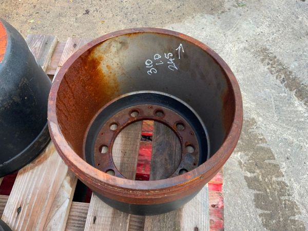 UNUSED ROR BRAKE DRUMS    10 x 225........2009. 320680963