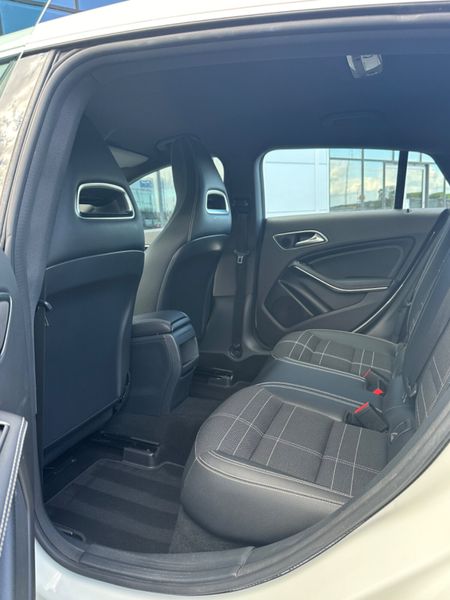 Mercedes-Benz CLA200d 321202379