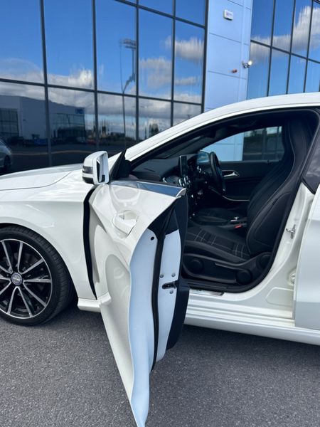 Mercedes-Benz CLA200d 321202385