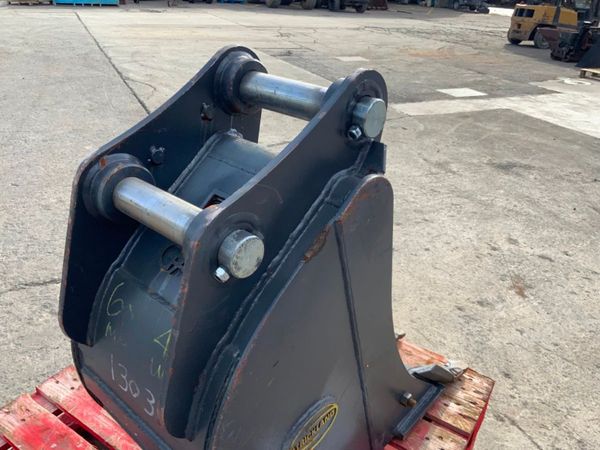 UNUSED 18" STRICKLAND BUCKET 60mm PINS...1407 321334800